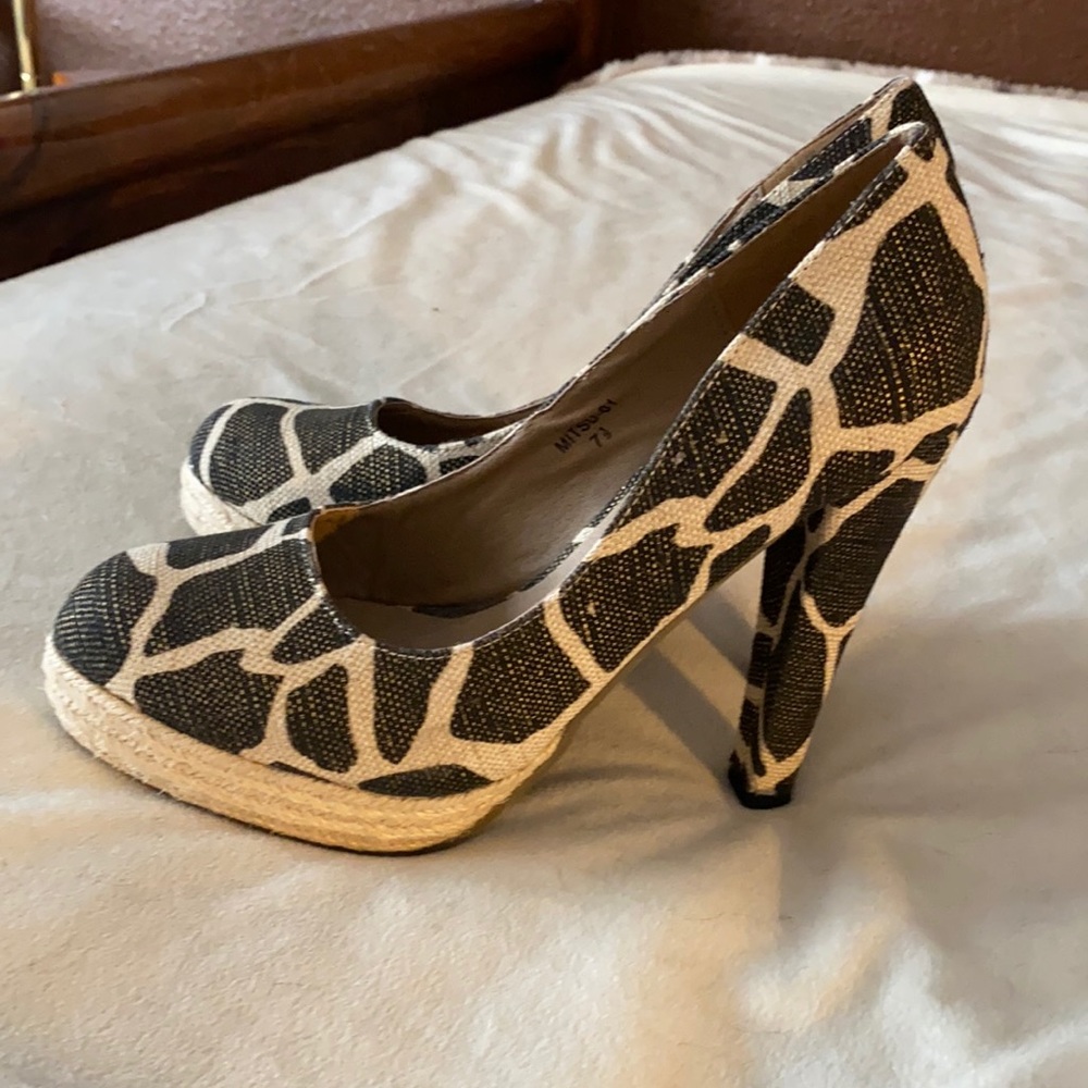 Gomax Giraffe Print Shoes, 7.5